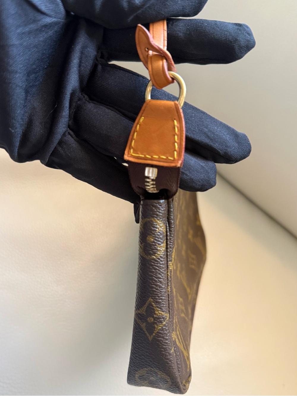 Louis Vuitton Monogram Pochette Accessoires - Brown Monogram with Vachetta Strap - Picture 4 of 9